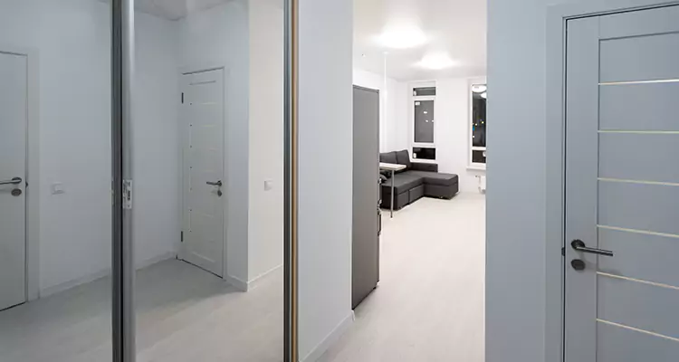 Modern Mirrored Closet Doors Repair in Cocoa, FL